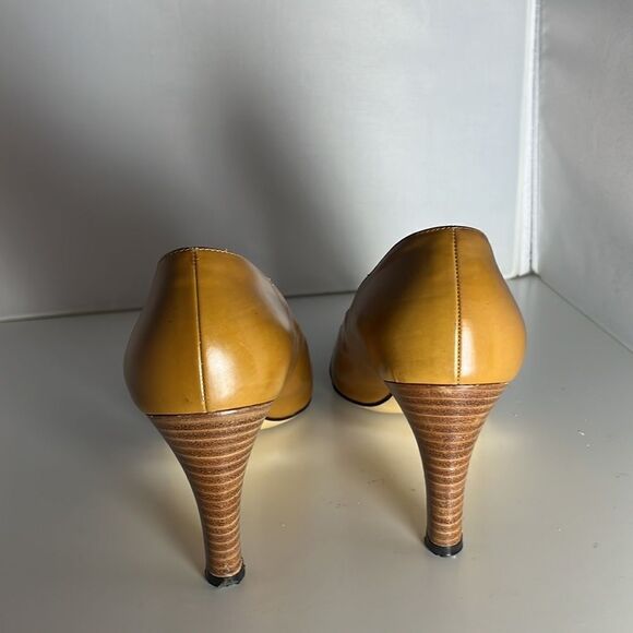 Vintage Authentic Gucci Heels. - Picture 2 of 12